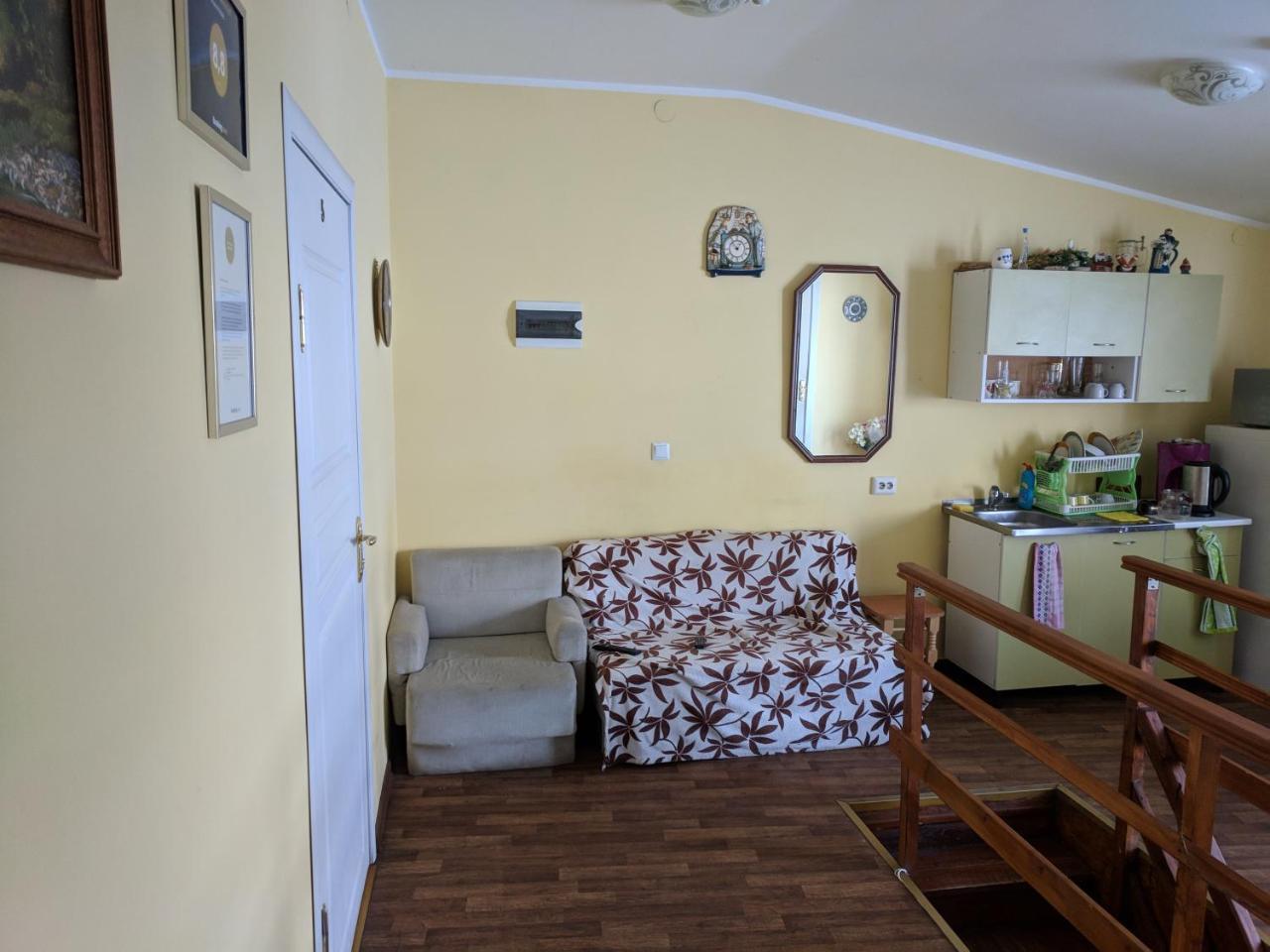 Krone Hostel Ужгород Экстерьер фото