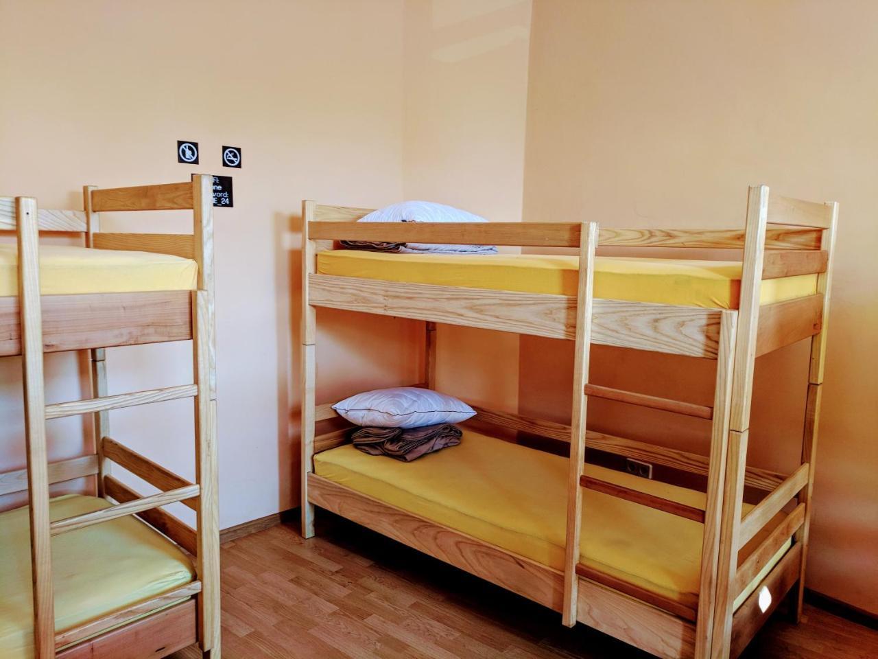 Krone Hostel Ужгород Экстерьер фото